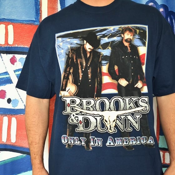 Image of Vintage 2001 Brooks & Dunn "Only in America" Country Music T-Shirt Sz.XL