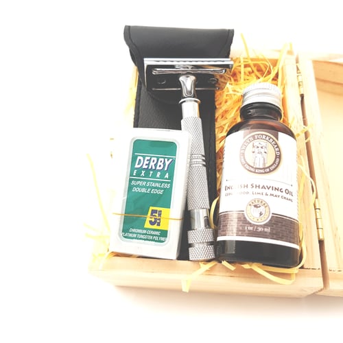 Image of Safety Razor + English Shaving Oil + Blades Wooden Gift Box