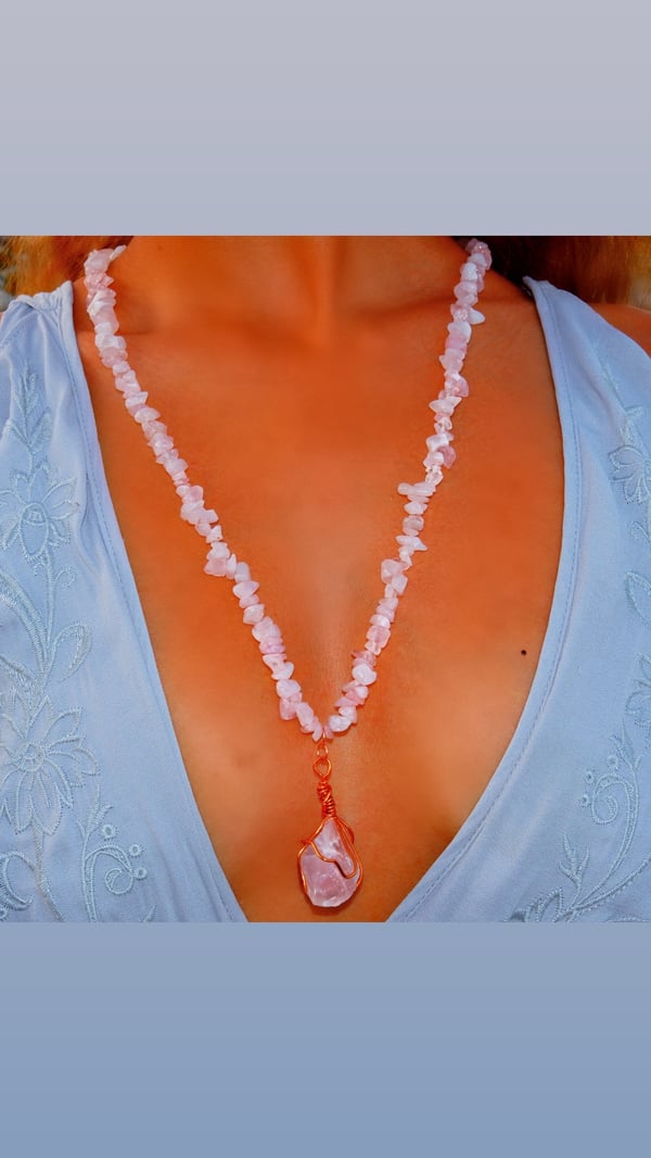 Image of Rose Quartz Chip Necklace w Rose Quartz Pendant