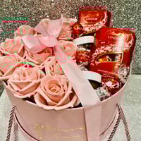 Large Pink Rose Luxury Hat Box π