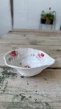 Image 2 of Roses small frilly dish