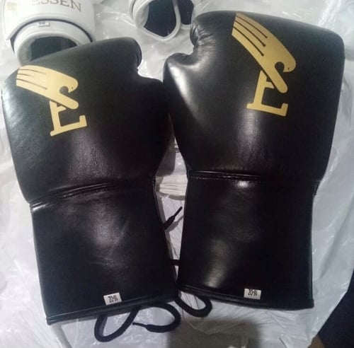 Image of Evessen Black/Gold Lace-Up Boxing Gloves