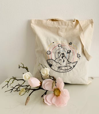 Flower carrying bag - Shop projecti Handbags & Totes - Pinkoi