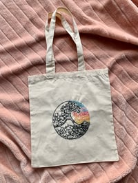 Design ‘The Great Wave off Kanagawa with sunset’ hand embroidered tote bag 