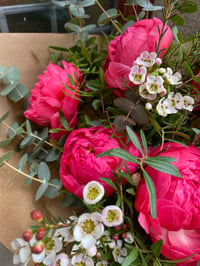 Image 4 of Bouquet Peonías de temporada