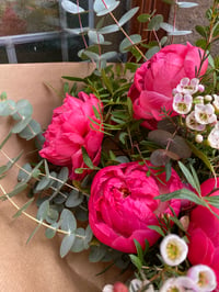 Image 2 of Bouquet Peonías de temporada