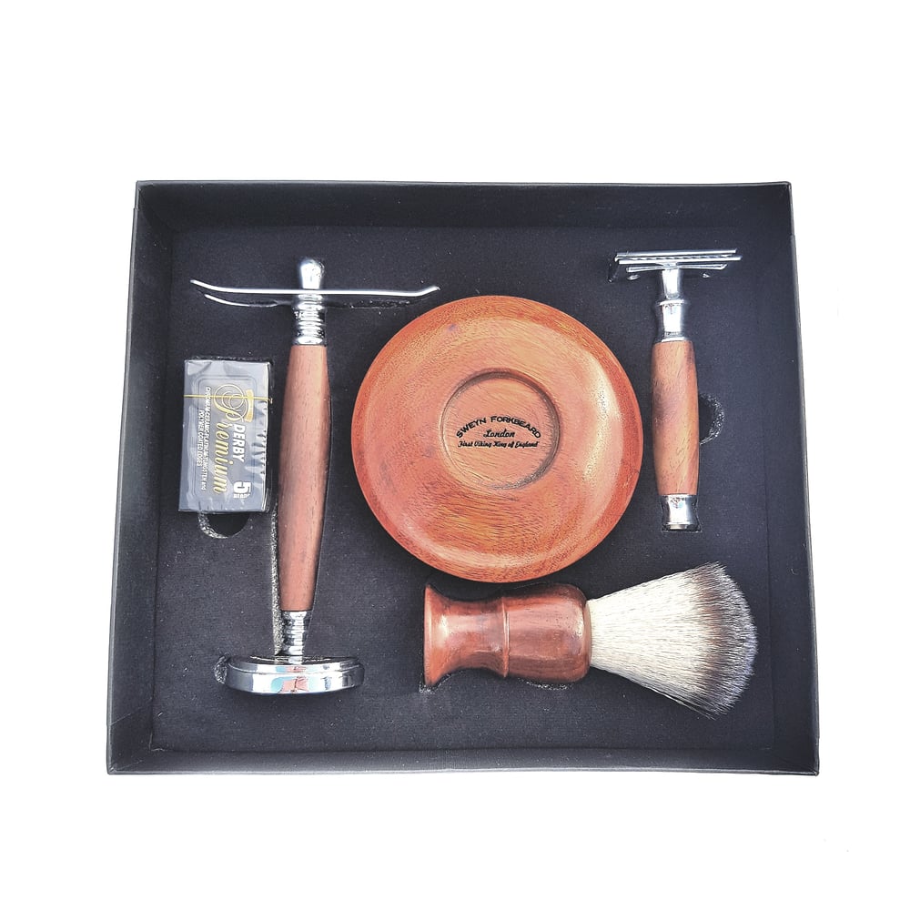 Image of Full Wooden Shaving Set Sweyn Forkbeard suitable for Vegans