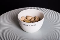 Image 3 of Skål med tekst HUSK Å PUST-nb! Teksten er inni