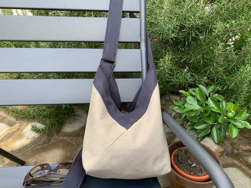 Image of Sac Yvonne crossbody sable et bleu nuit