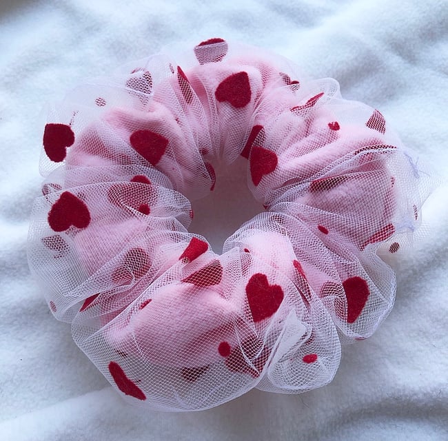 Queen of hearts scrunchie 