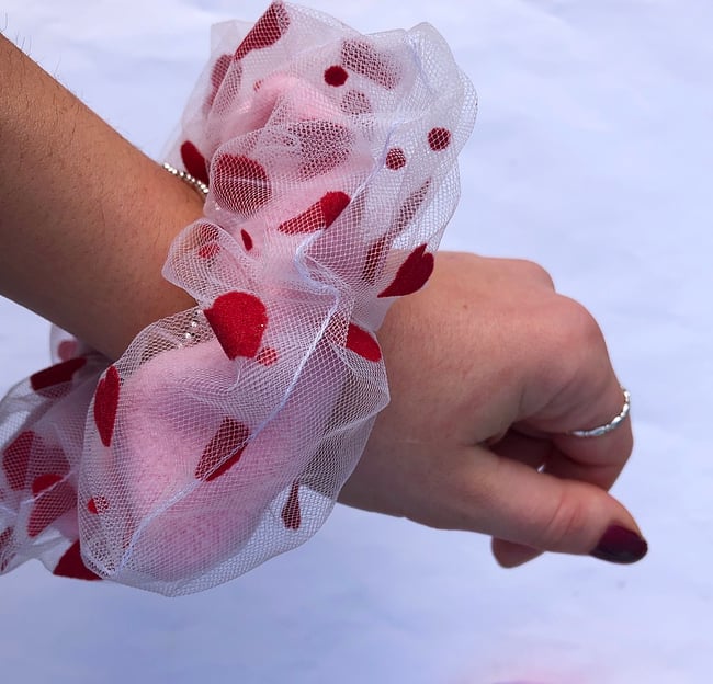 Queen of hearts scrunchie 
