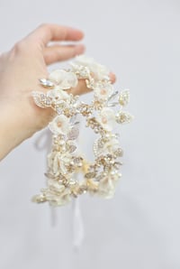 Image 2 of Agnes exquisite halo (with dainty flowers, crystals and leaves decorated with pearls)