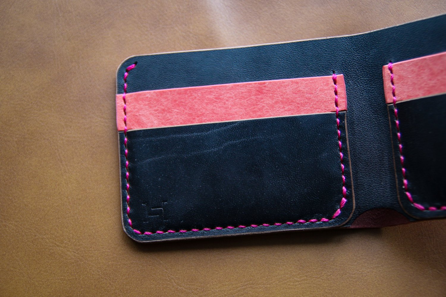 Image of Traditional Bifold in Pink Pueblo and Black Chromexcel
