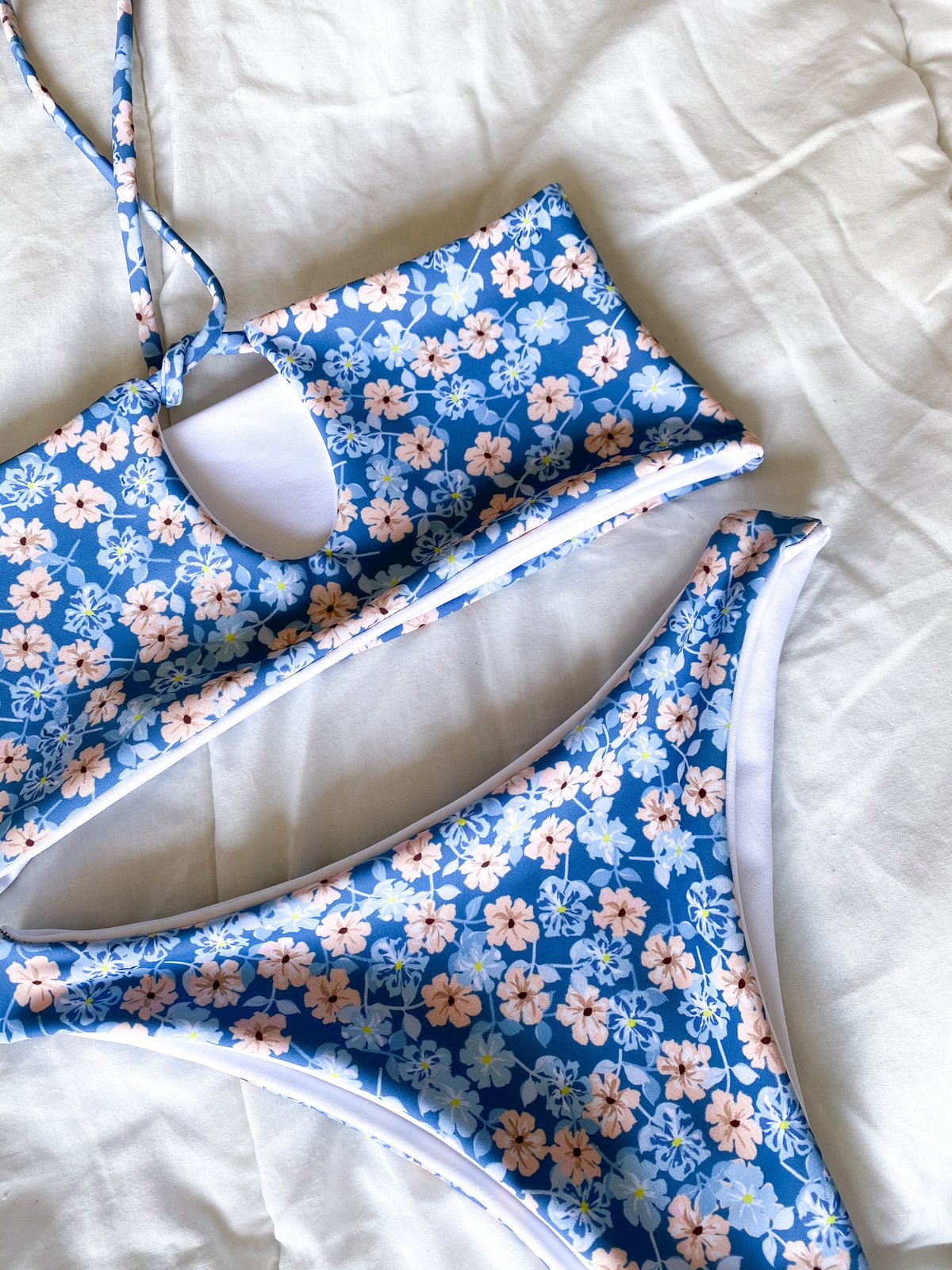Image of HIGH TIDES : DITSY FLORAL X WHITE 