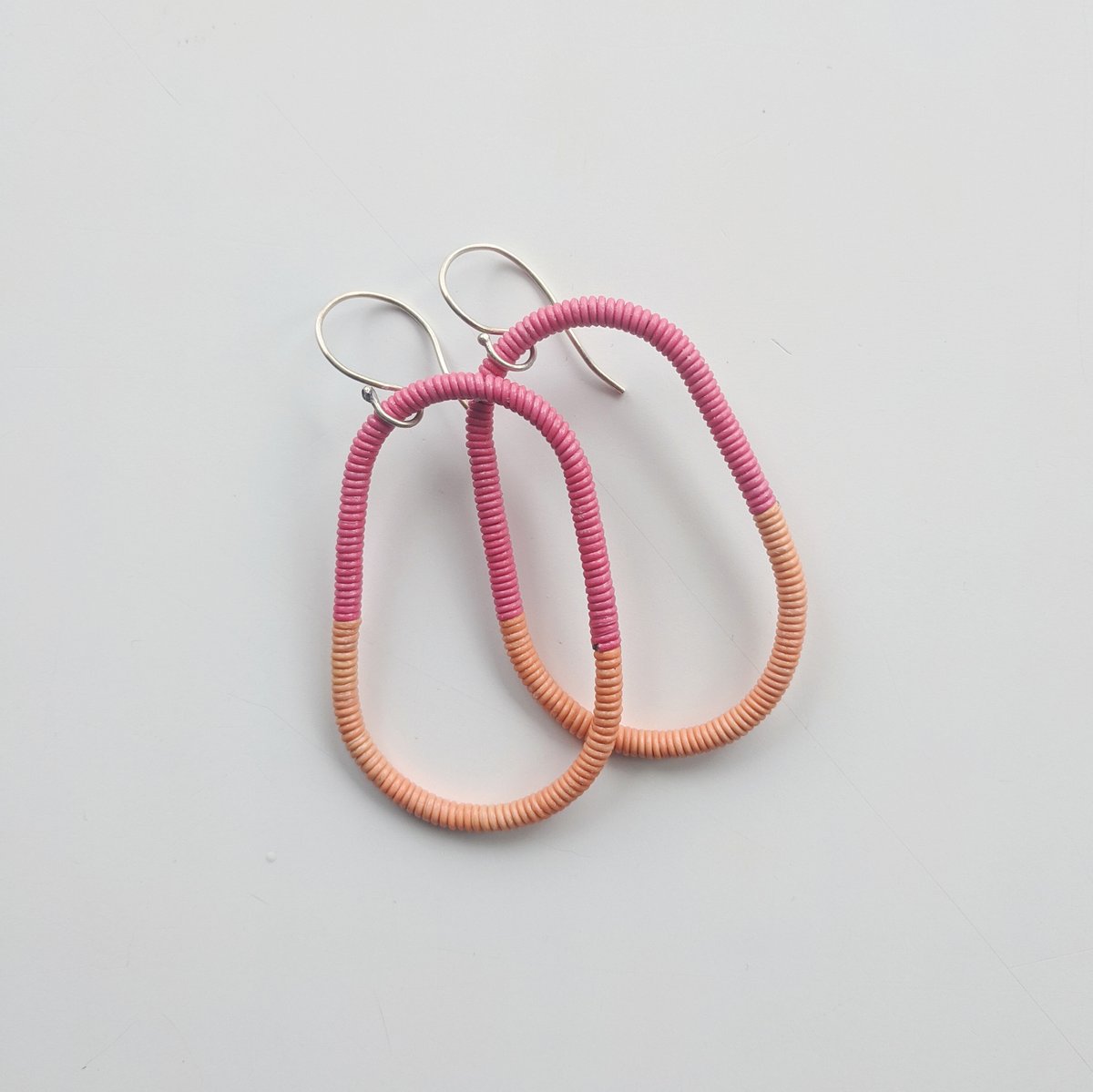 Image of Oval earring no. 01