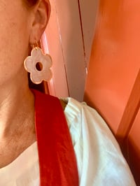 Image 2 of Large Oyster Shell Flowers