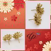 Image 3 of He (she) Loves Me... He (she) Loves Me Not!... 🌼Gold Daisy Flower