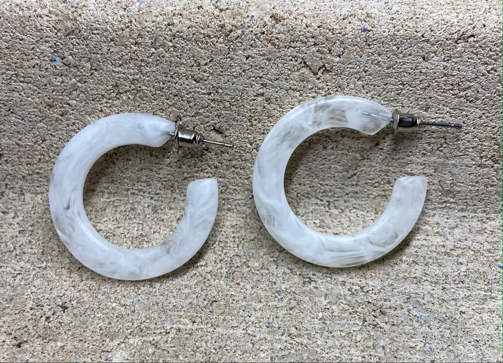 Image of SMALL RESIN HOOPS  - CLOUDY WHITE