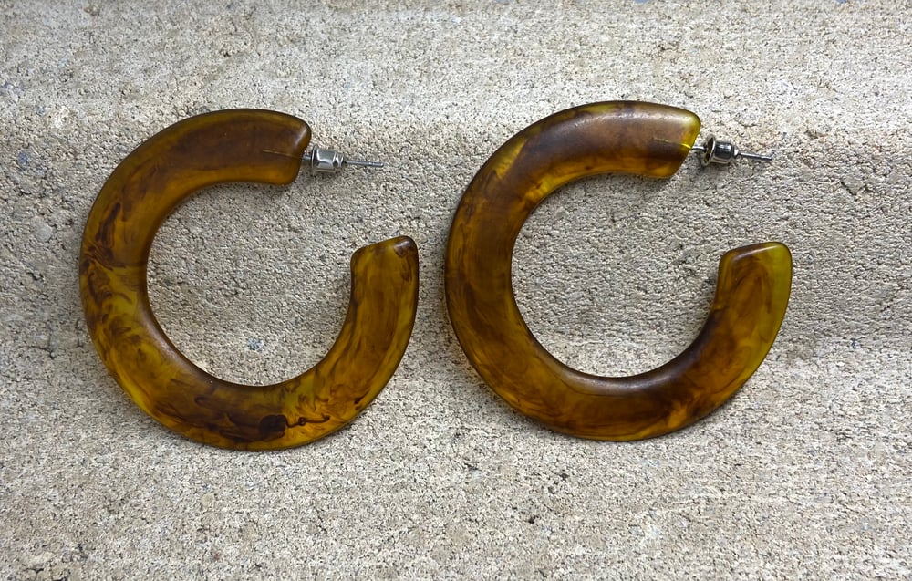 Image of LARGE RESIN HOOP 