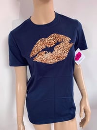 Image 2 of Kelly kiss tee with large lips - adult