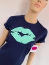 Kelly kiss tee with large lips - adult