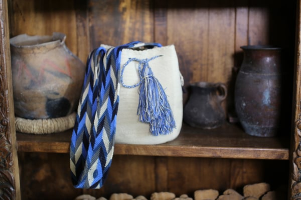 Image of Crema y azul Wayuu bag 
