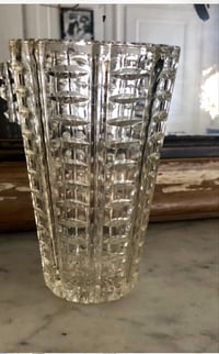 Image 4 of Vase en verre travaillé 