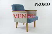 Image 1 of Fauteuil carré bleu et bouclette