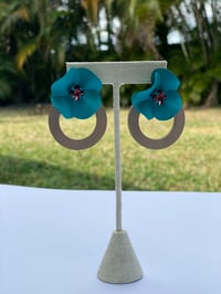 Image 1 of Big flower 🌸 shape acrylic and wood 2 or 3 ways use stud earrings