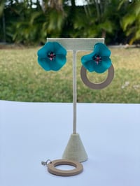 Image 2 of Big flower 🌸 shape acrylic and wood 2 or 3 ways use stud earrings