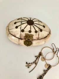Image 1 of Boîte bijoux os et laiton 