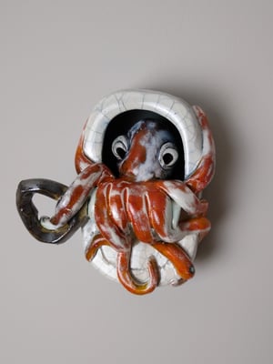 Tin with an Octopus in
