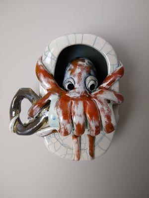 Tin with an Octopus in