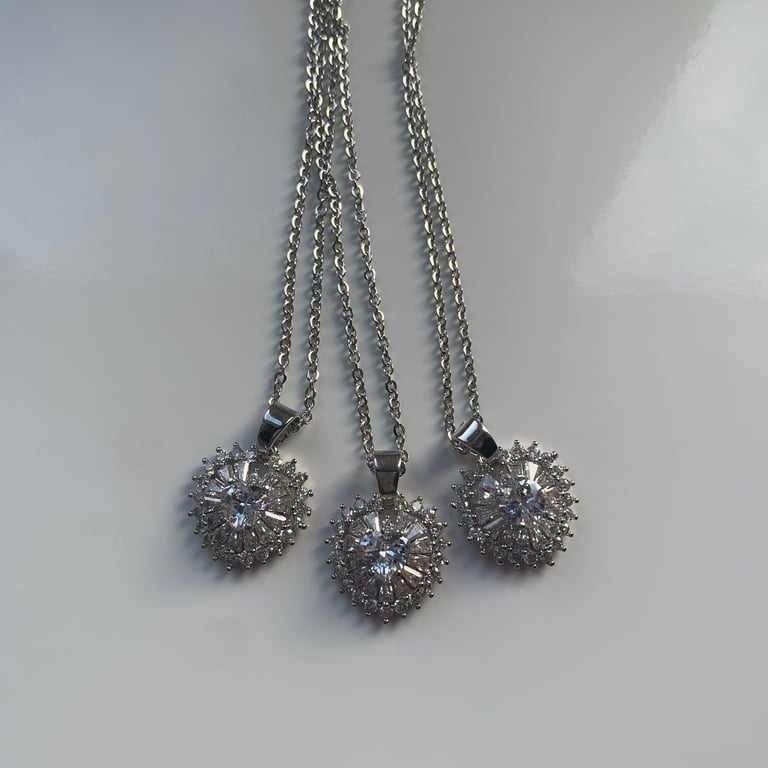 Asteria necklace Image 4