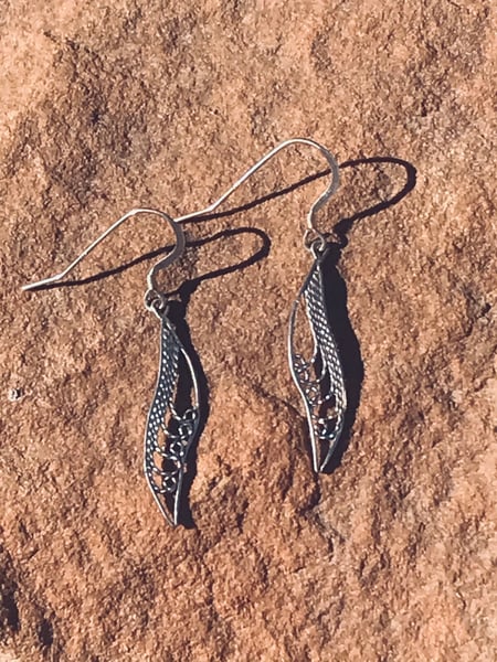 Image of Silver Waves Filigree Earrings