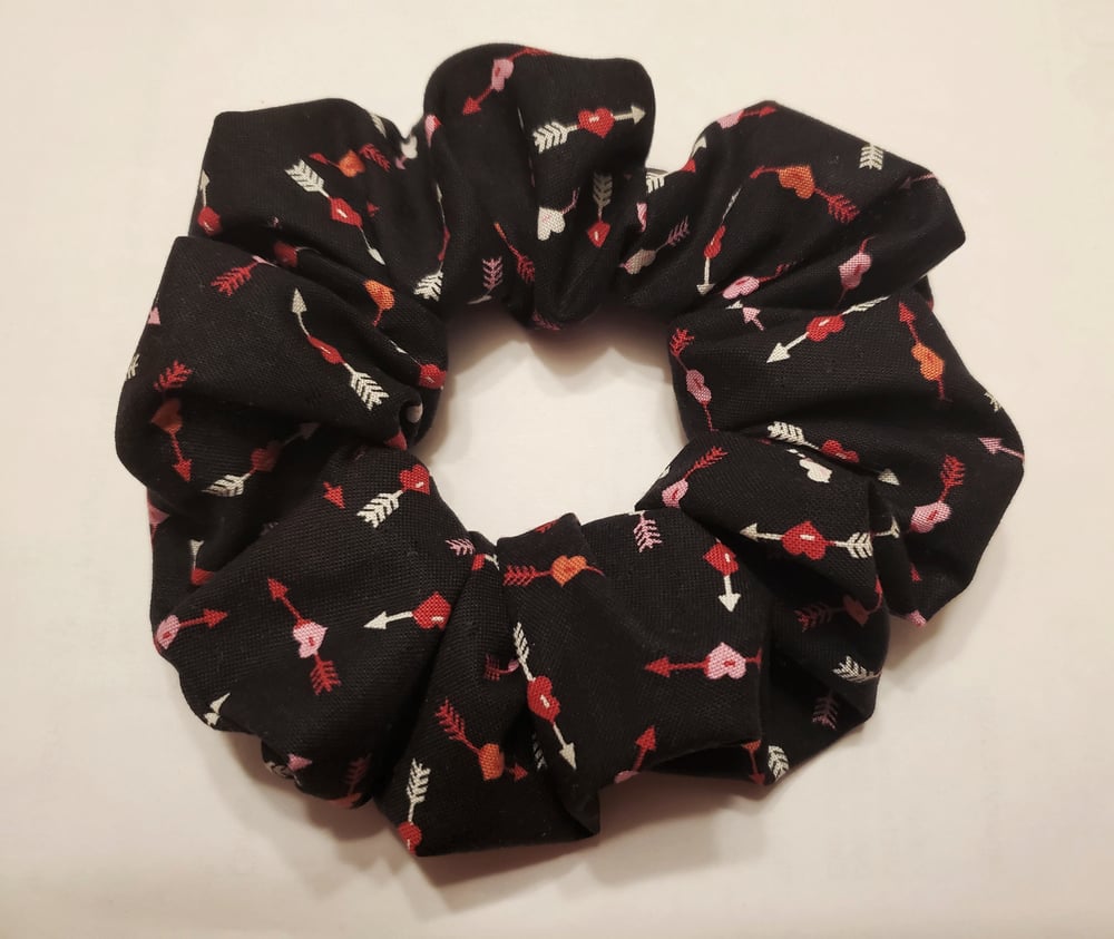 Image of Black hearts scrunchie