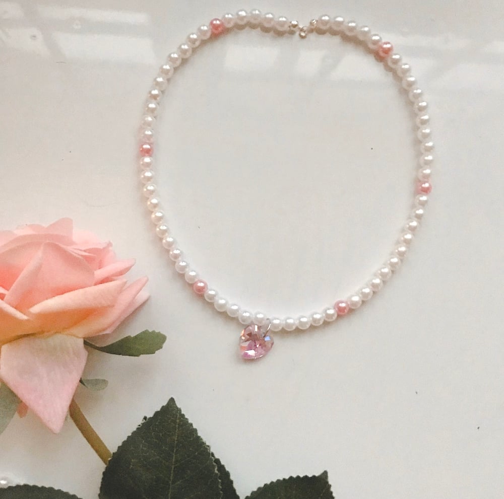 Image of Pearl bead heart choker