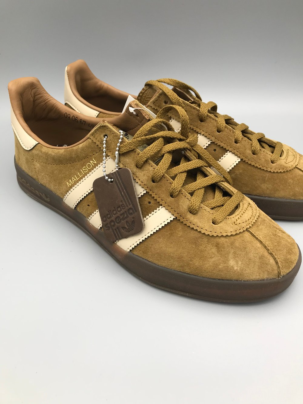 Harga 2025 adidas mallison