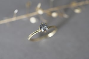 Image of 18ct Gold, Brilliant cut grey diamond ring IOW163