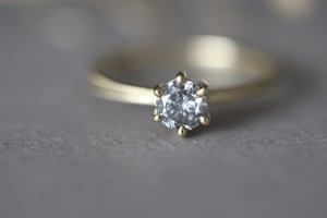 Image of 18ct Gold, Brilliant cut grey diamond ring IOW163