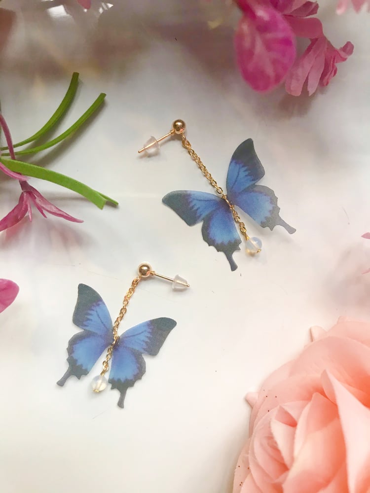Image of Dainty butterfly dangle earrings 
