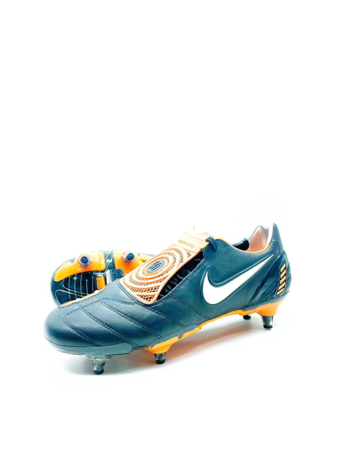 nike total 90 laser ii size 9