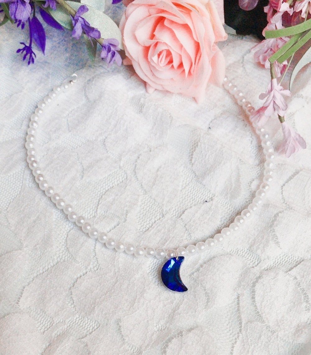 Image of Pearl moon choker