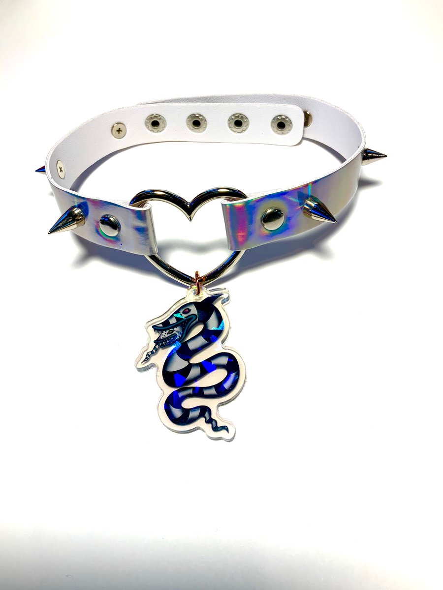 Image of Sandworm Holographic Heart-Ring Choker