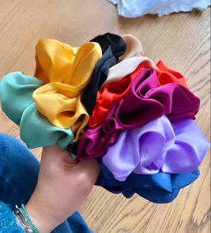 Image of Maxi Scrunchies