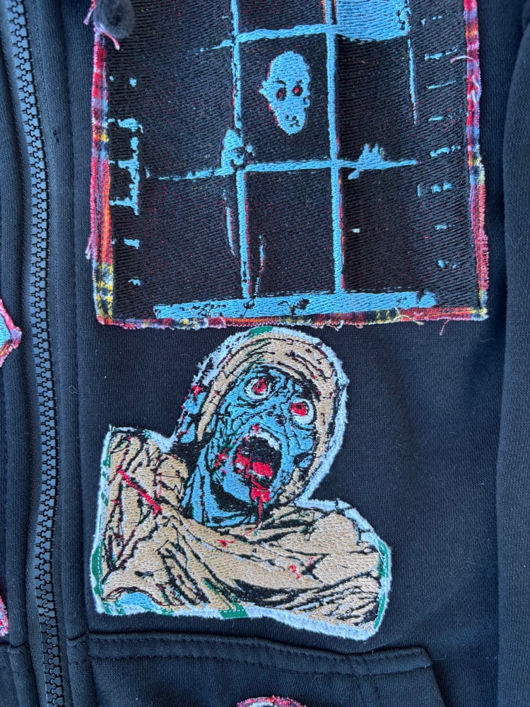 Blue Moon [M] Image 5