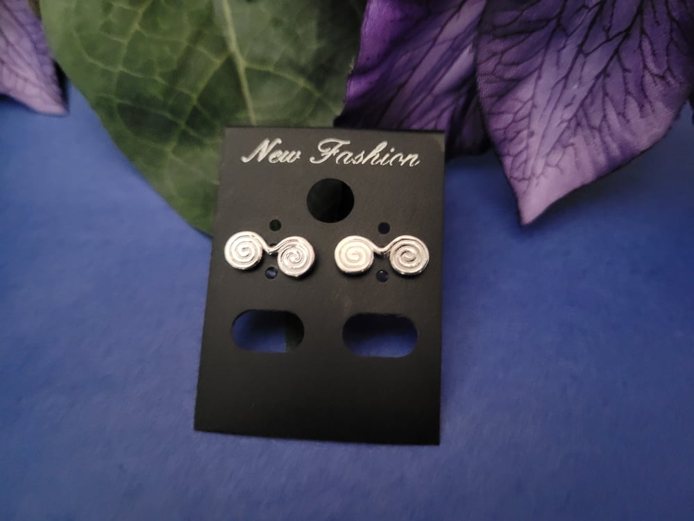 PH050 Qwj Stud Earrings