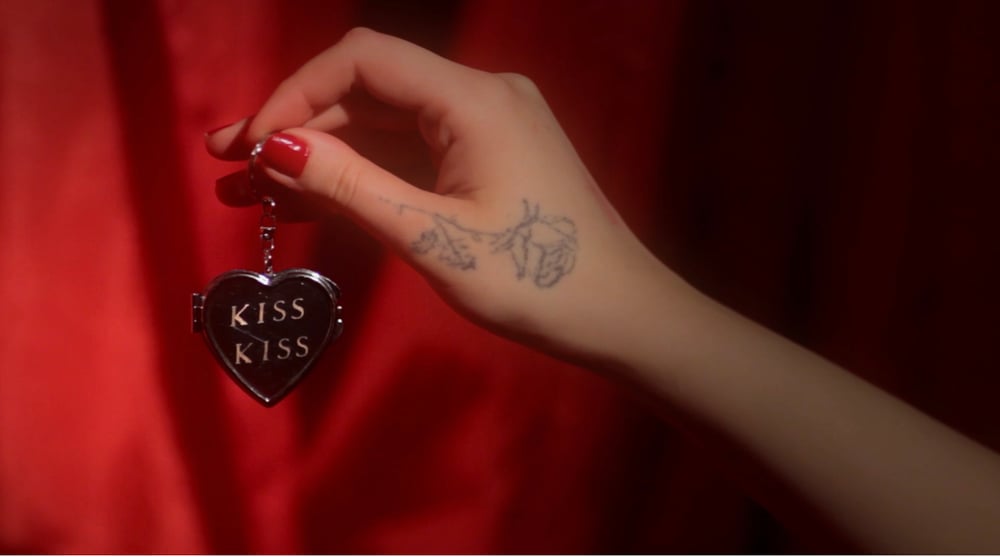 Image of KISS KISS/MISS MISS COMPACT MIRROR KEYCHAIN
