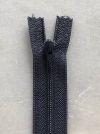 Plastik lynlås 30 cm - mørkegrå