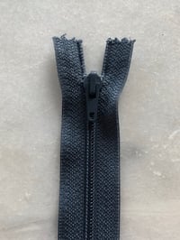 Plastik lynlås 30 cm - grå/grøn